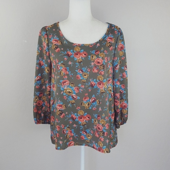 Peaches n Cream - Floral Top - Picture 2 of 5